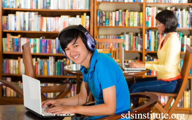 Membentuk Fondasi Karakter dan Integritas Siswa di Tengah Arus Informasi Digital